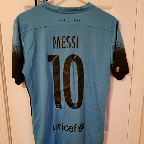 *SOLD* FCB Qatar Airways shirt and shorts - Picture 4 of 5